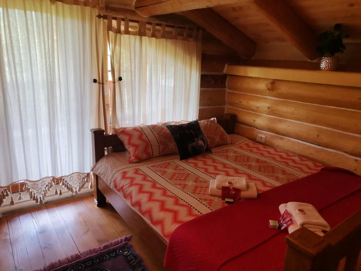 Cabana Casa De Piatra, De La Mara Deseşti Exterior foto